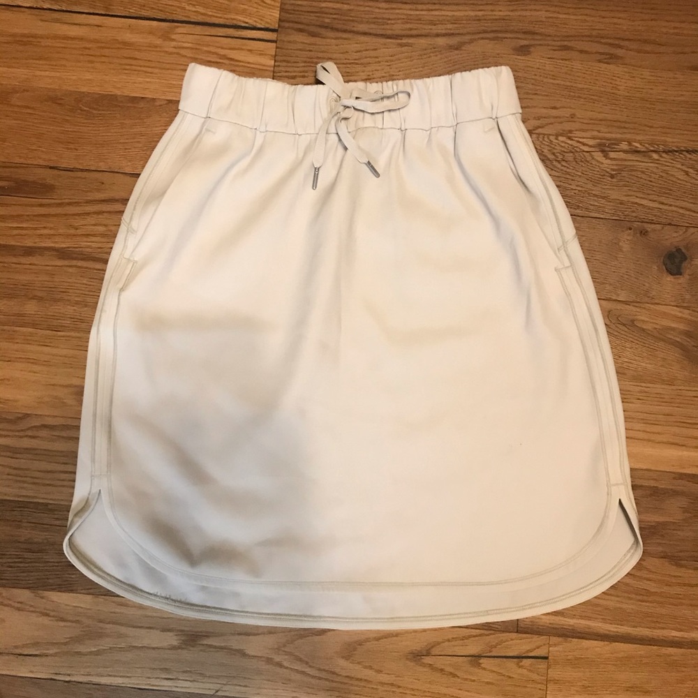 Lululemon on the fly skirt size 6